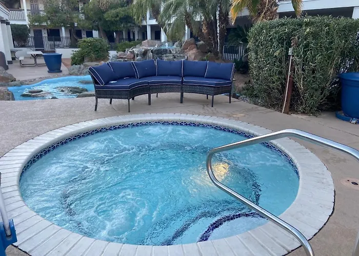 Venture On Country Club Apartment