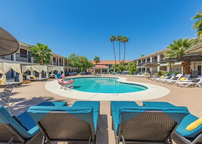 Venture On Country Club Apartment *