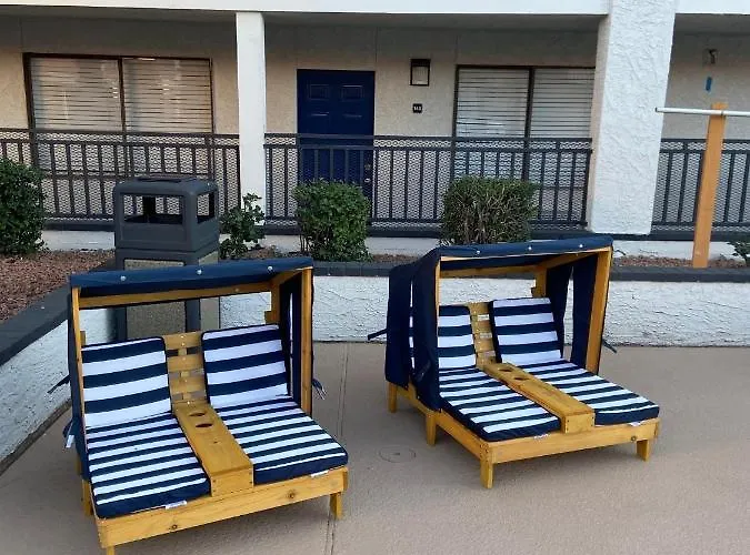 Apartment Venture On Country Club *